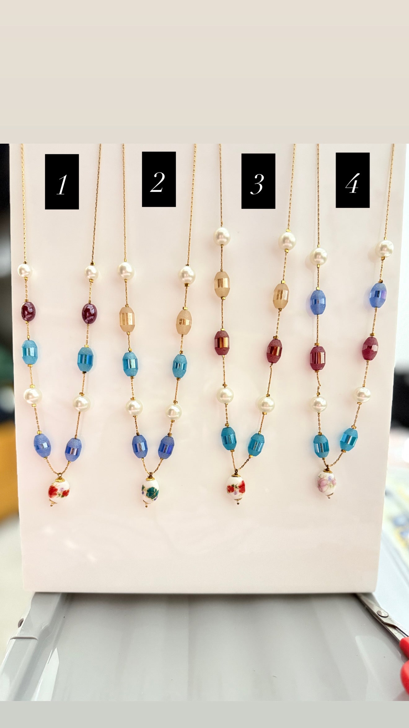 Colorful Beaded Pearl Necklace – Floral Charm Gold Chain (Adjustable)