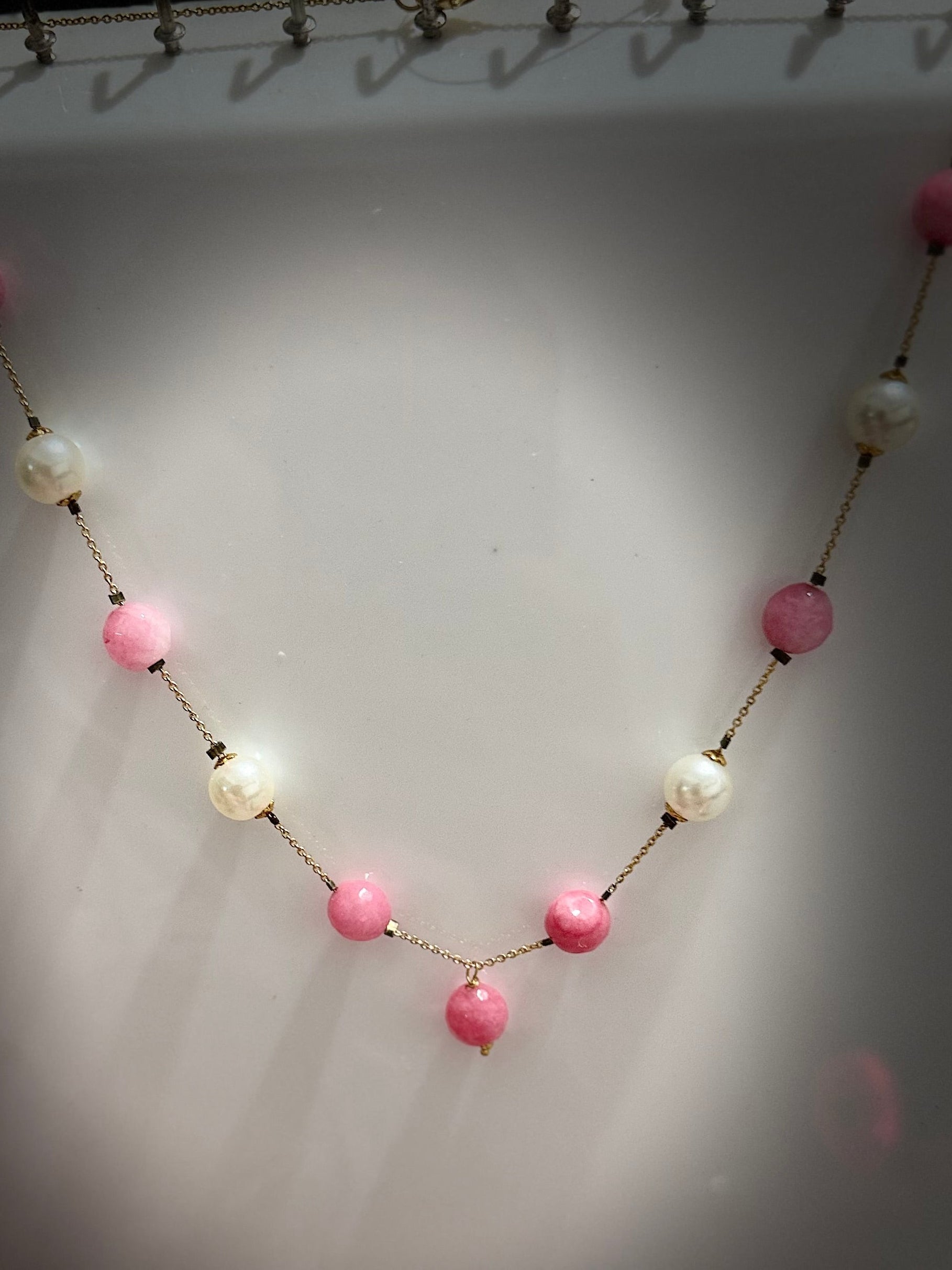 Pink & Pearl Beaded Gold Necklace – Elegant Minimalist Statement Chain